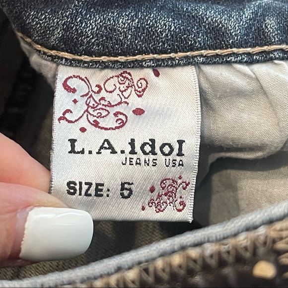 L.A. IDOL Blue Stretchy Denim Jean Capris with Contrasting Stitching Size 5 - Picture 10 of 11